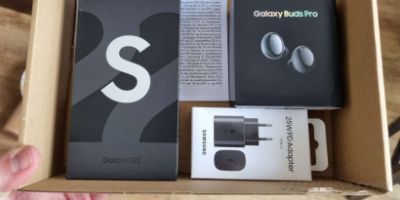 Foreign users have received Samsung Galaxy S22 in advance: accidentally found a charger
